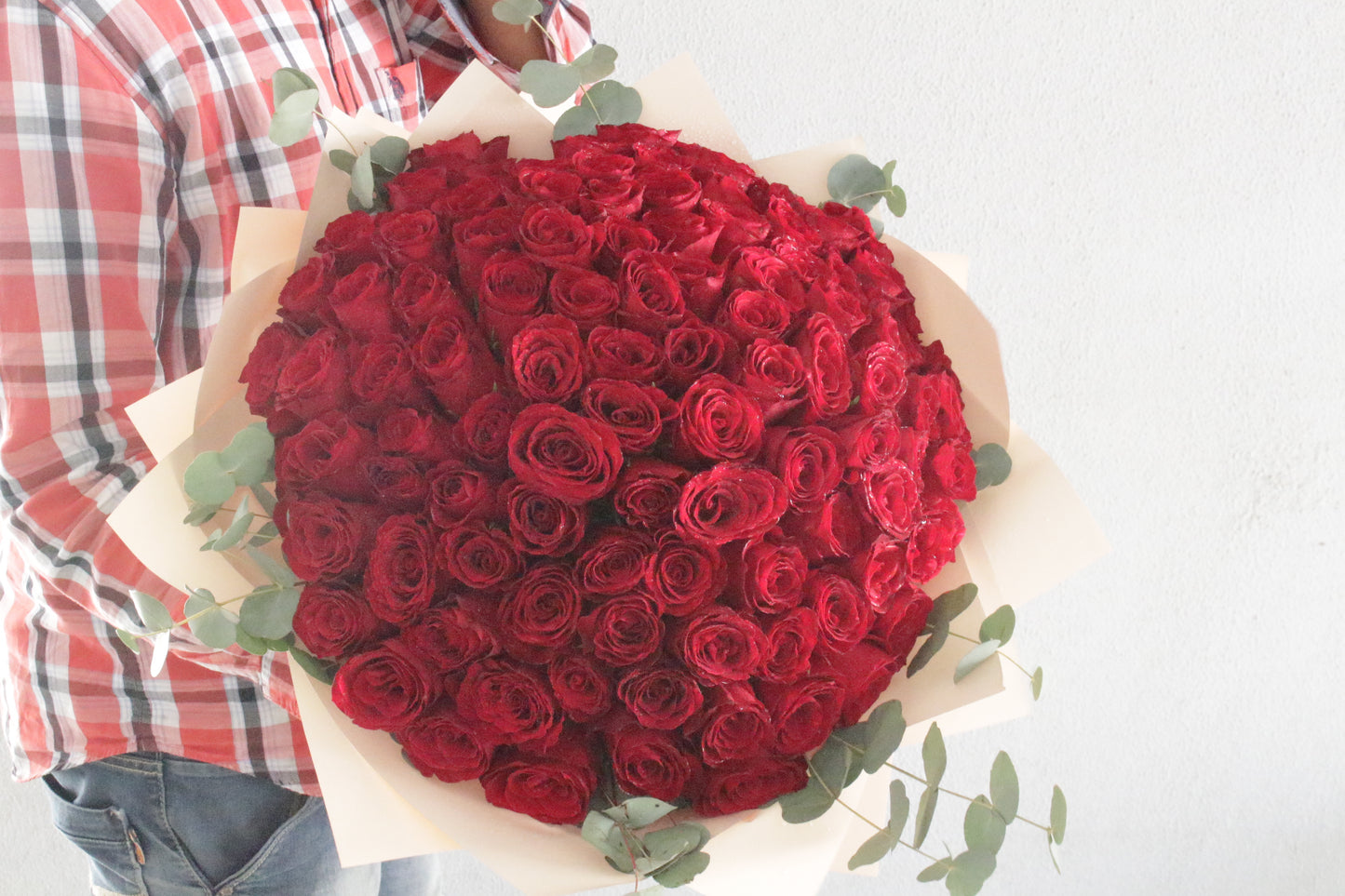 bouquet of 100+ fresh red roses