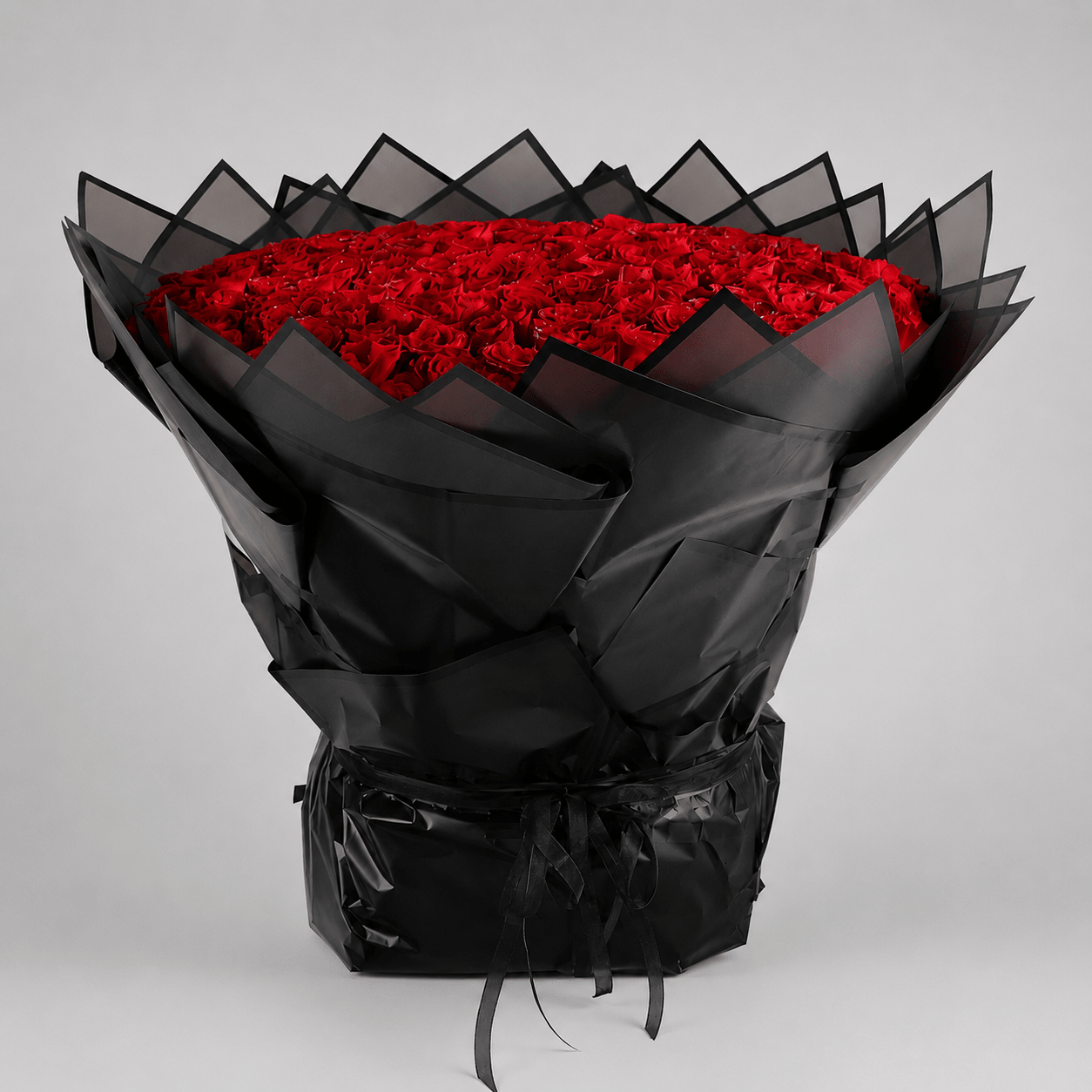 200 Red Roses Bouquet – Black Edition-italianflowerkw
