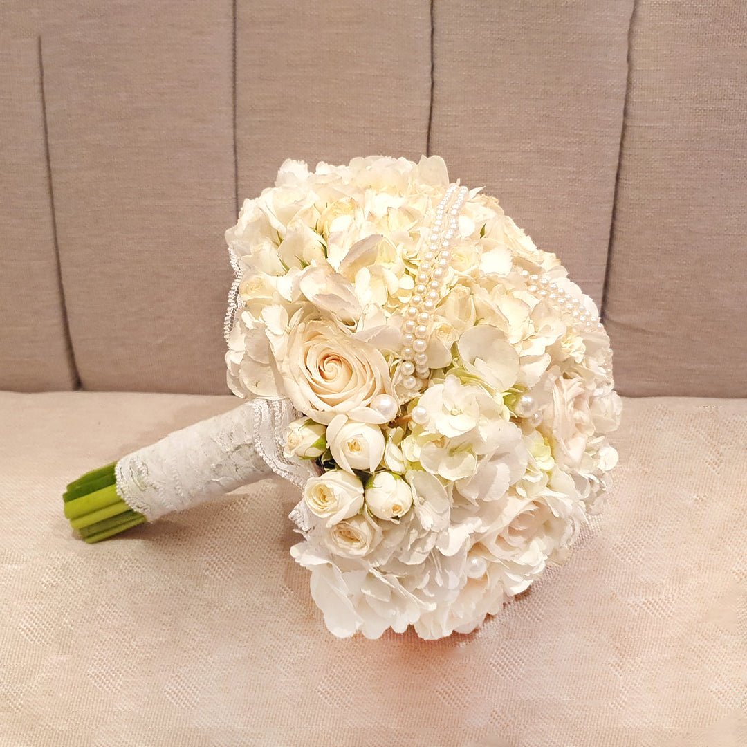 Elegant White Rose Bridal Bouquet-italianflowerkw