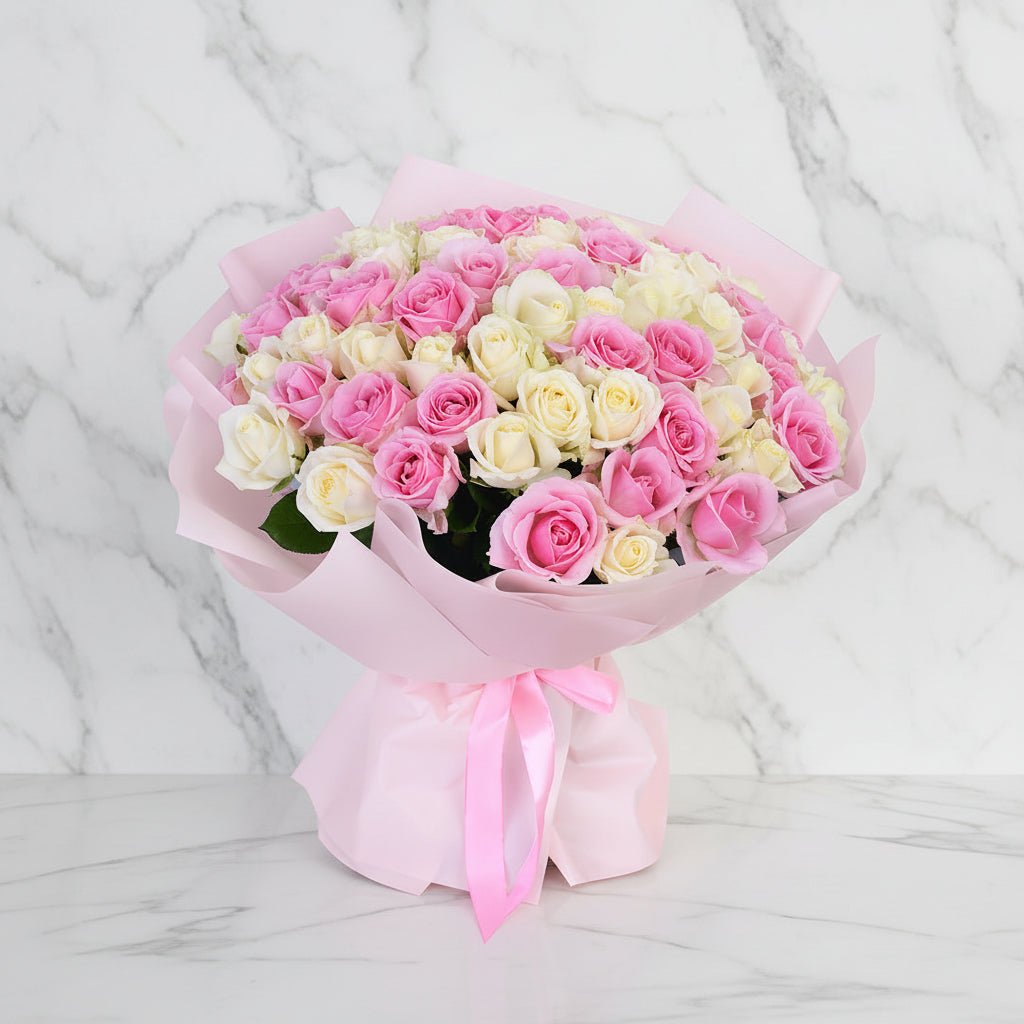 Pink and white rose hand flower bouquet - italianflowerkw