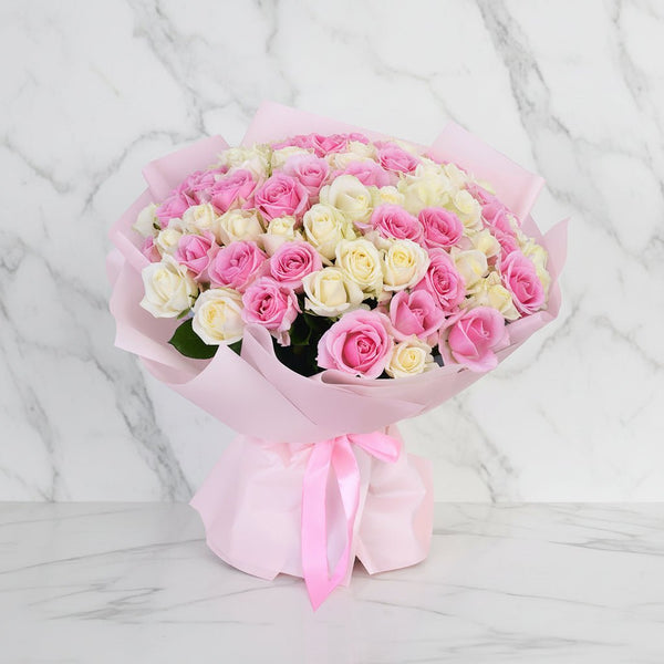 Pink and white rose hand flower bouquet - italianflowerkw